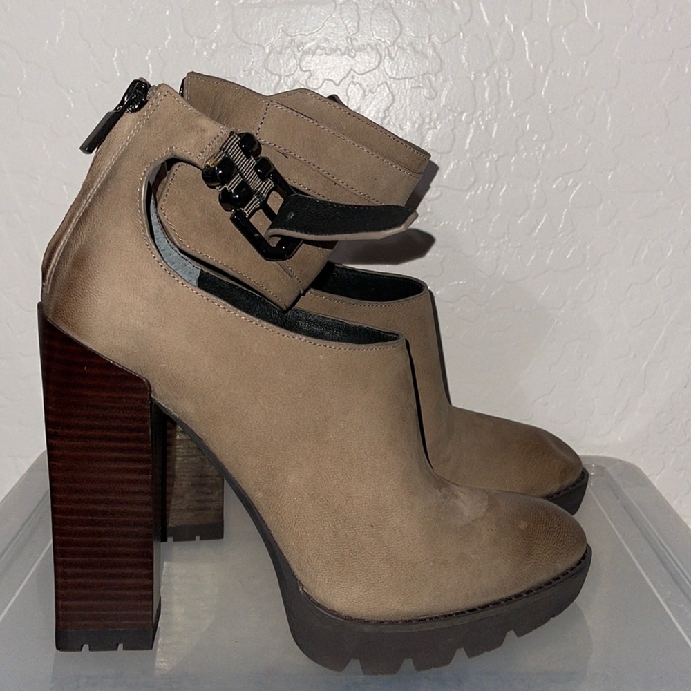 Kenneth Cole suede booties. Brand new. Size 9